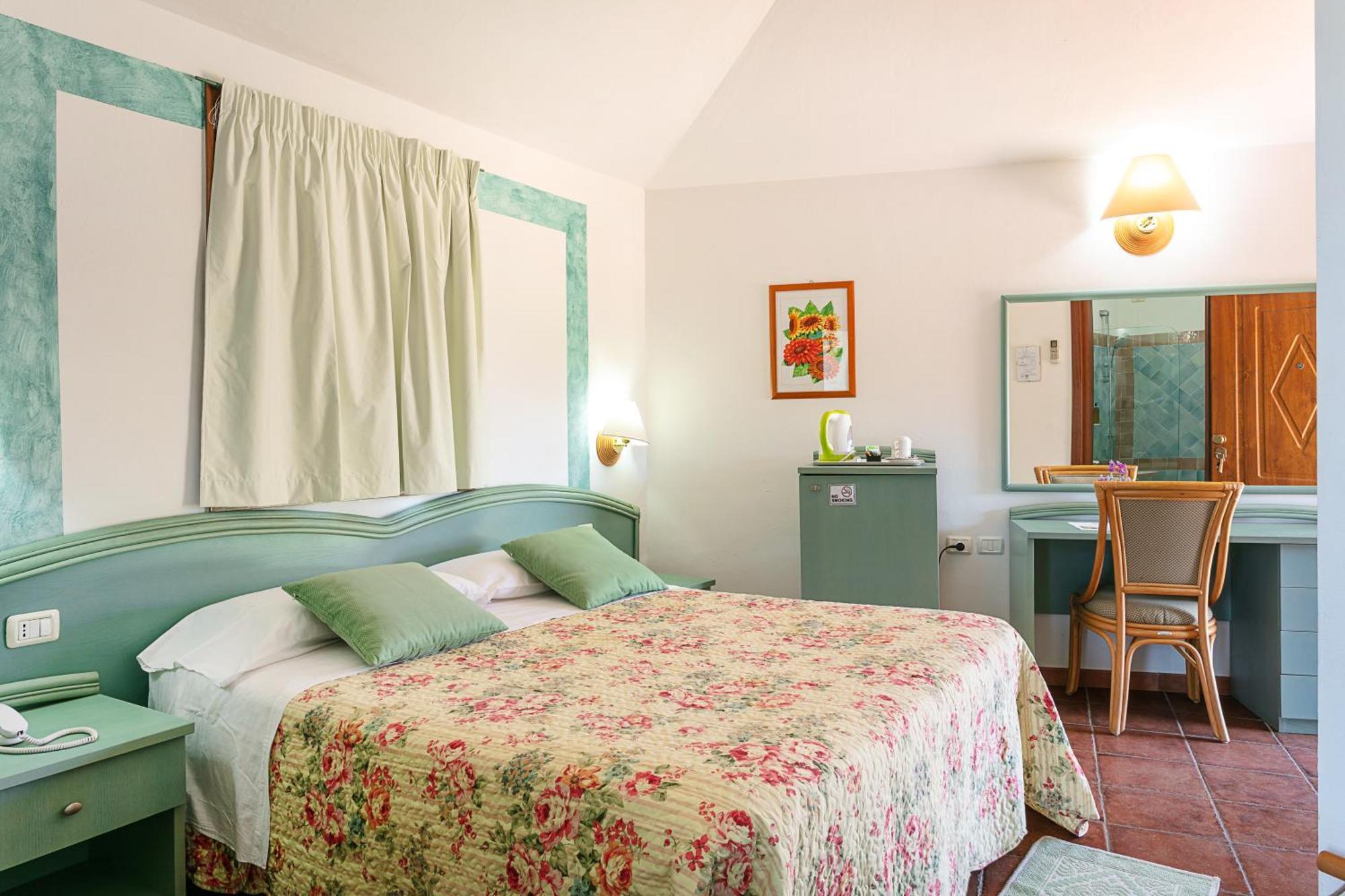 Hotel Stefania Boutique Hotel By The Beach Olbia Habitación foto